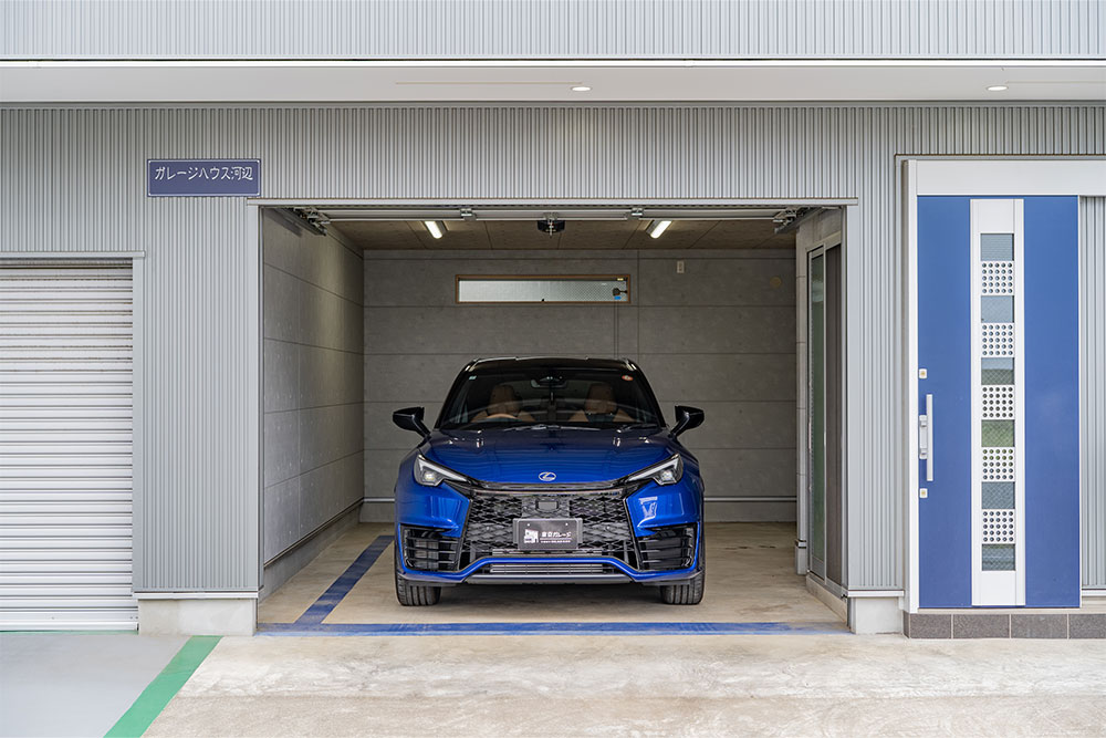 ガレージに駐車したLEXUS_LBX MORIZO RR
