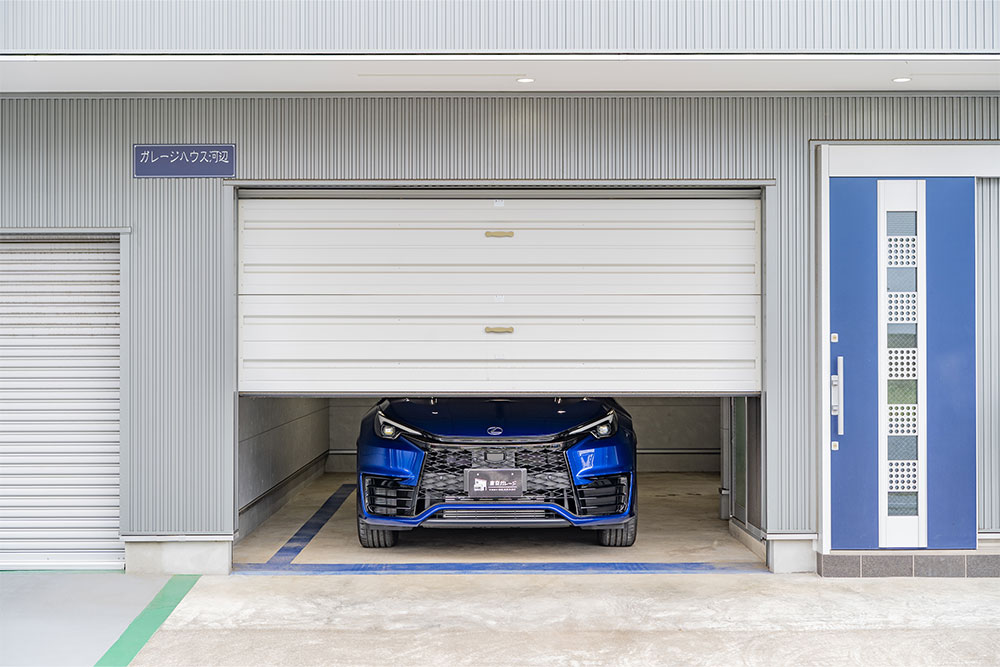 ガレージに駐車したLEXUS_LBX MORIZO RR