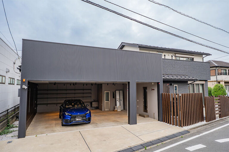 最大幅8.5m、ゆったり並列2台+αの大型ガレージ｜坂戸市