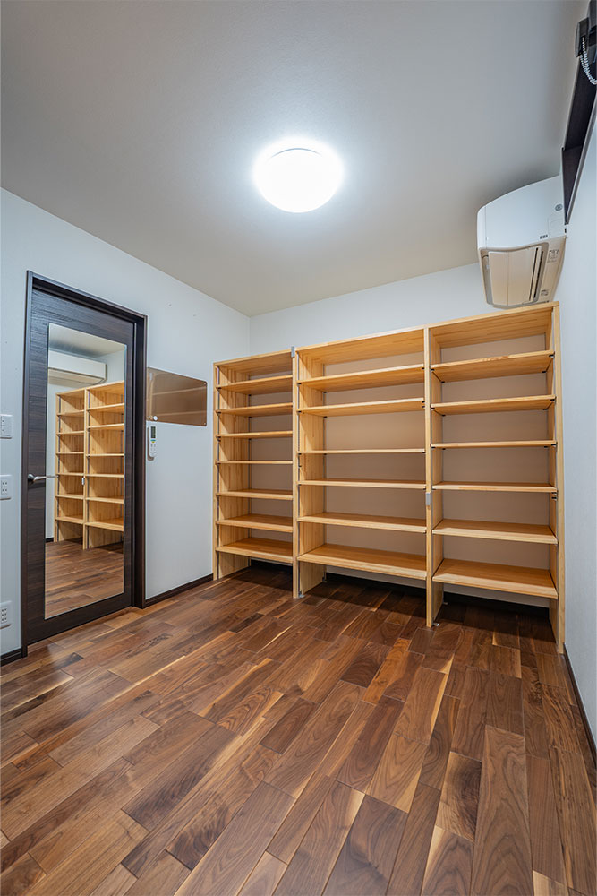 衣装部屋（4.2帖）