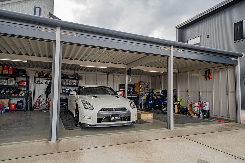 ガレージに駐車したR35GT-R
