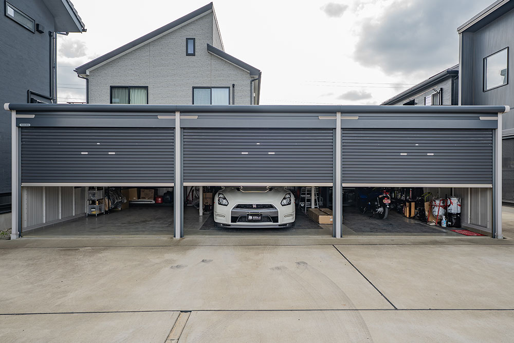 ガレージに駐車したR35GT-R