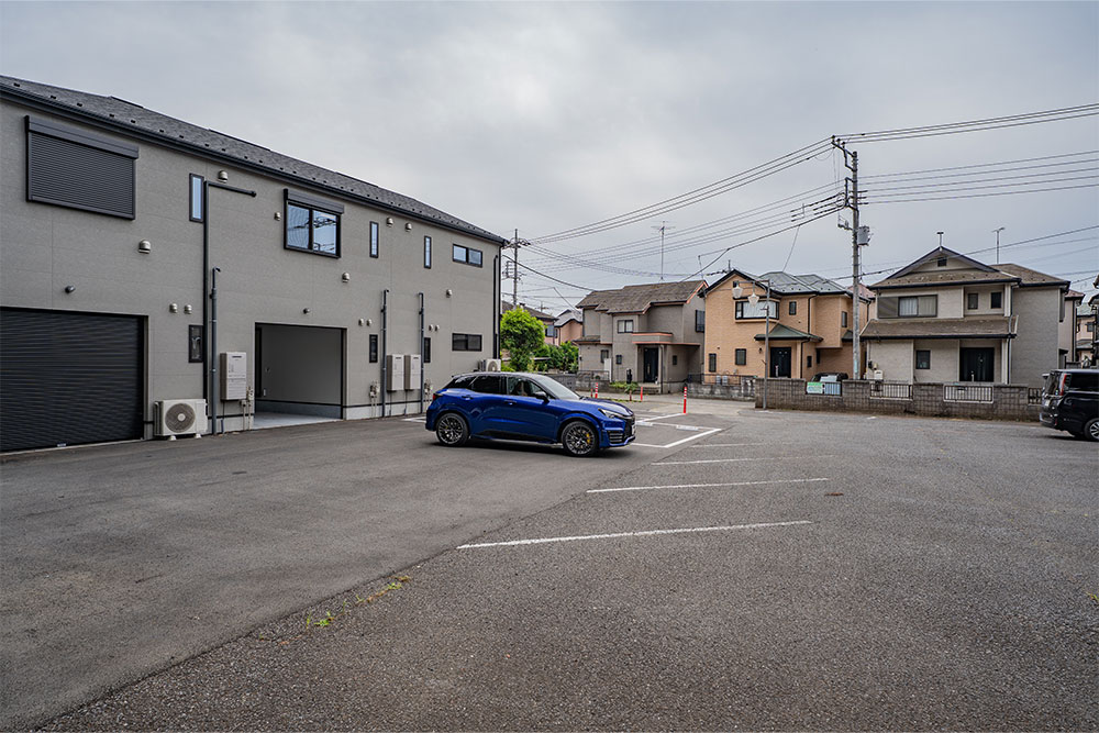 ガレージを出発するLEXUS_LBX MORIZO RR