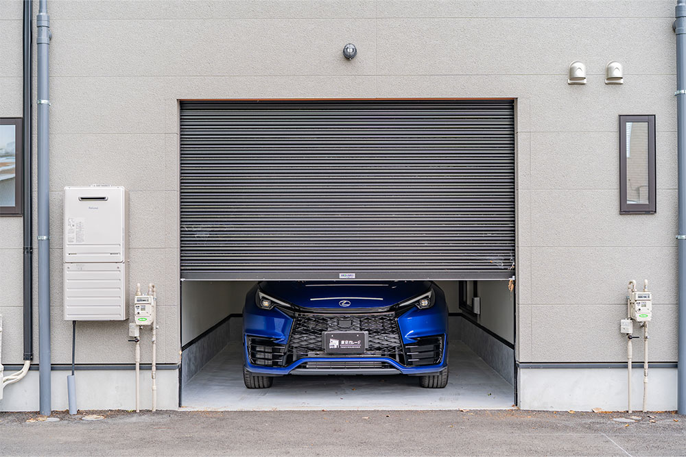ガレージに駐車したLEXUS_LBX MORIZO RR