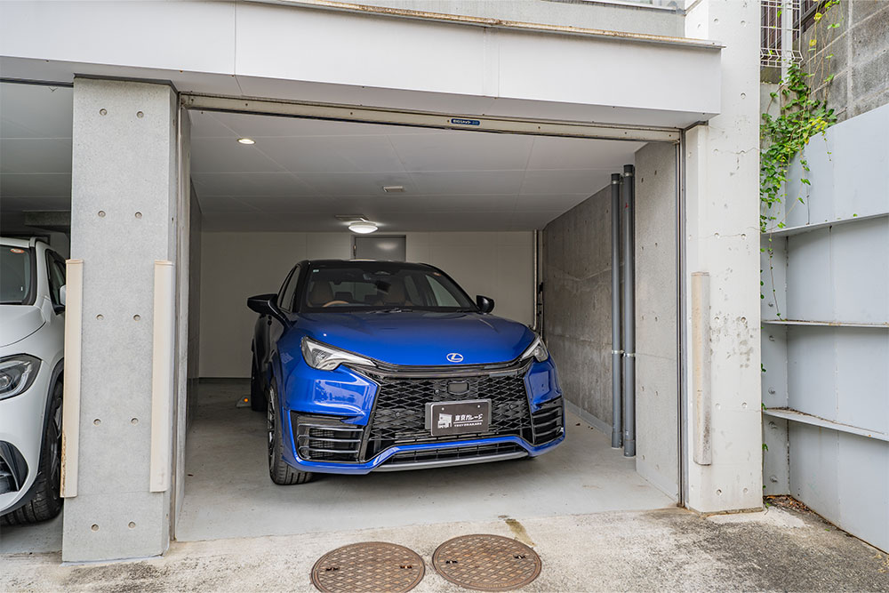 ガレージに駐車したLEXUS_LBX MORIZO RR