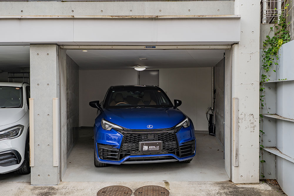 ガレージに駐車したLEXUS_LBX MORIZO RR