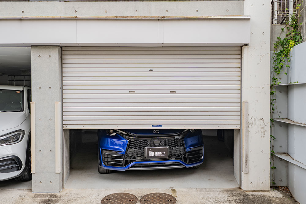 ガレージに駐車したLEXUS_LBX MORIZO RR
