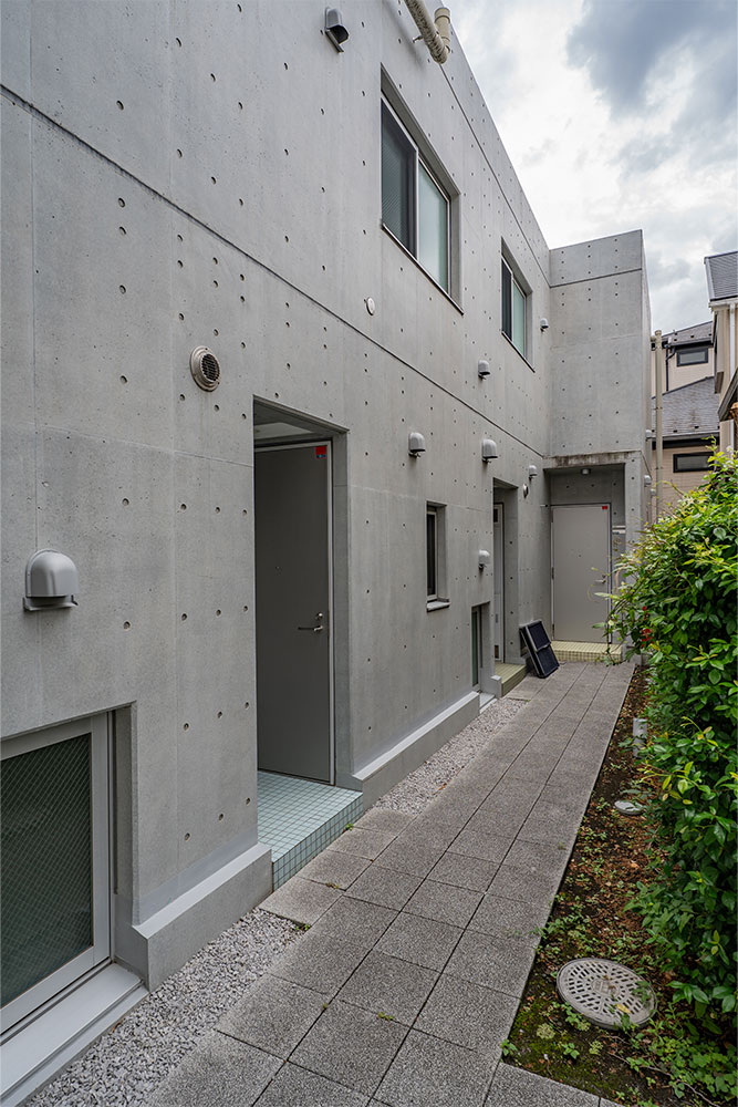 建物西側外観