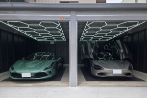 200V＆100V完備、8.9m道路で扱いやすい貸しガレージ｜静岡市葵区