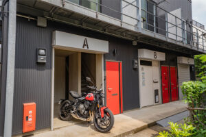 最大奥行8.0m、クセも味にする変形バイクガレージ｜蕨駅 徒歩15分