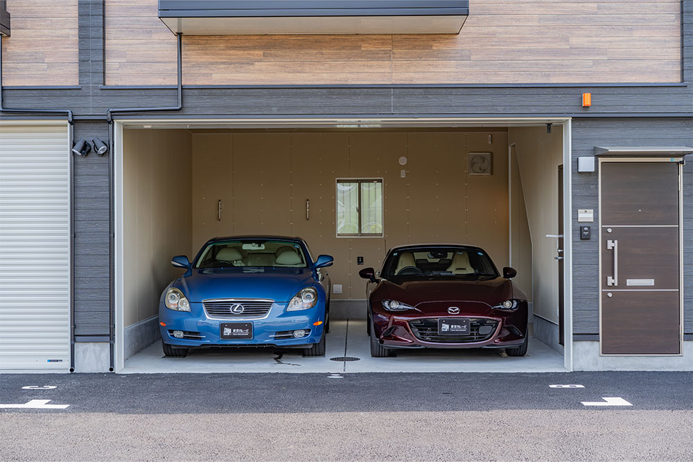 ガレージに駐車したSC430&NDロードスター