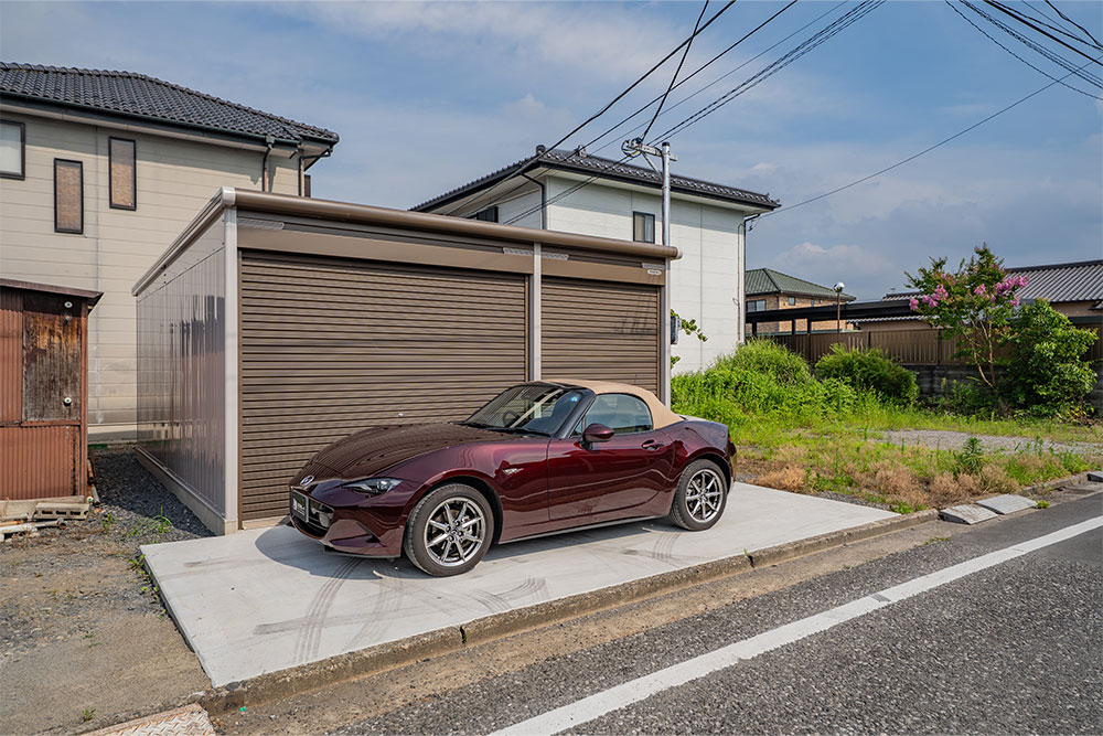 ガレージ前の駐車スペース