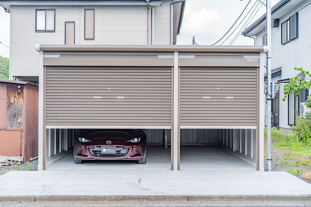 ガレージに駐車したNDロードスター