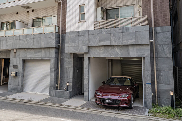 奥行8.3m、都心で叶えるガレージのある暮らし｜岩本町駅 徒歩6分