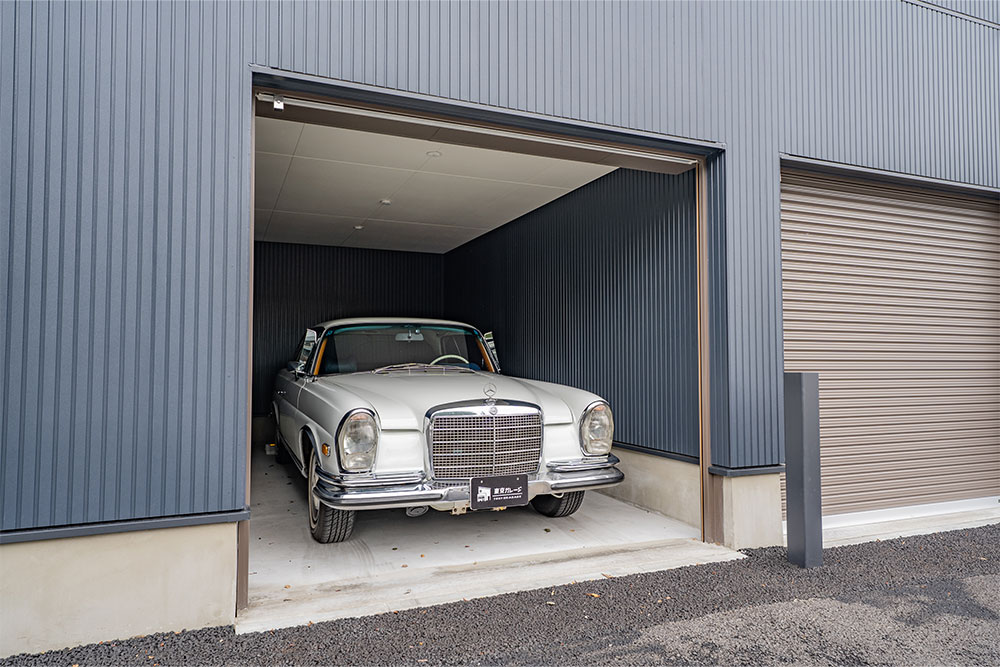 ガレージに駐車した280SE3.5Coupe