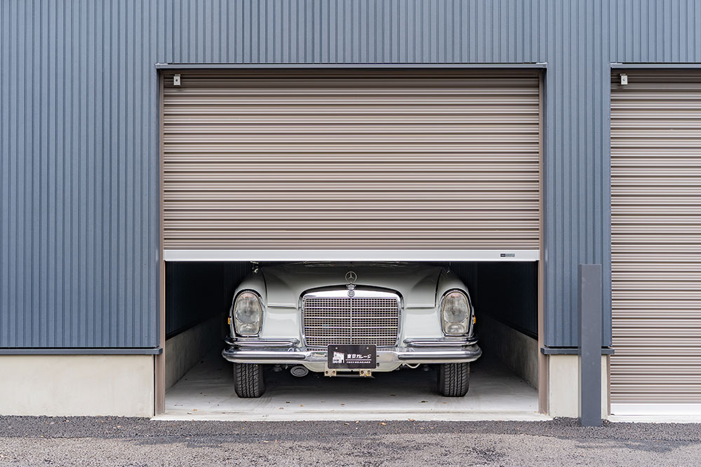 ガレージに駐車した280SE3.5Coupe