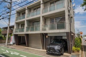 23区方面へもアクセス良好、WIC付き1K+奥行6.4mガレージ｜三鷹市