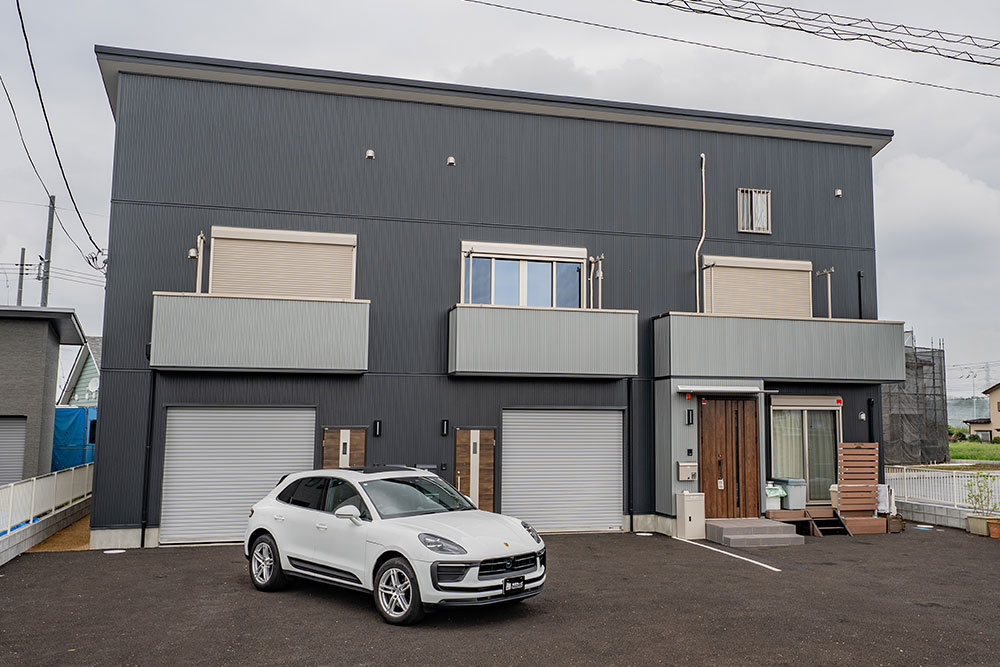 埼玉県所沢市林1丁目の賃貸ガレージハウス「グランフォルテ」とPorsche_Macan