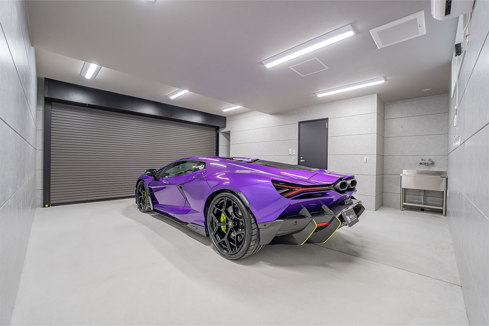 ガレージに駐車したLamborghini_Revuelto