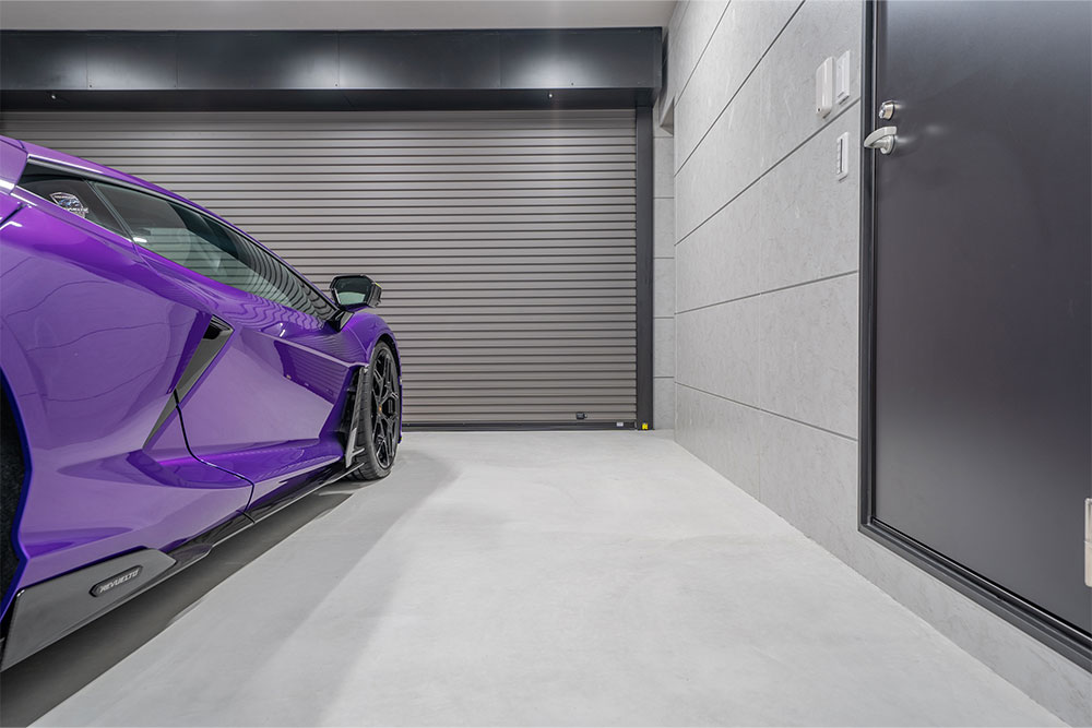 ガレージに駐車したLamborghini_Revuelto
