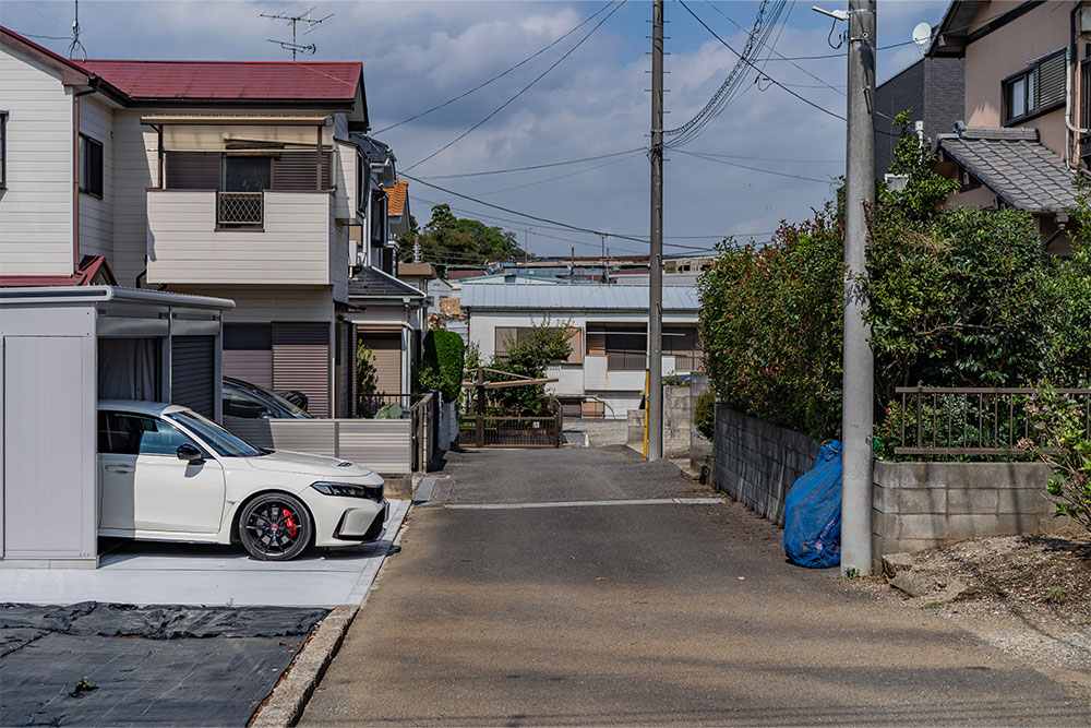 低く切り下げされており、低車高車も安心