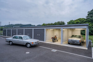開口2.8m＆ゆったり車路、電動シャッター仕様の貸しガレージ｜君津市