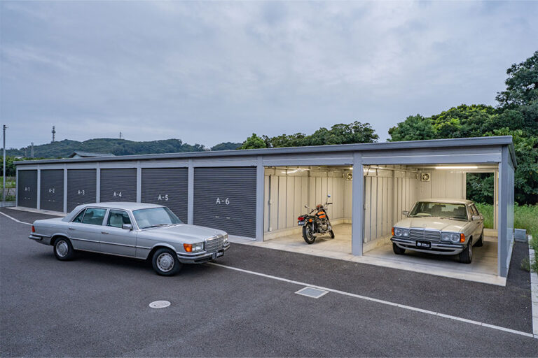 開口2.8m＆ゆったり車路、電動シャッター仕様の貸しガレージ｜君津市