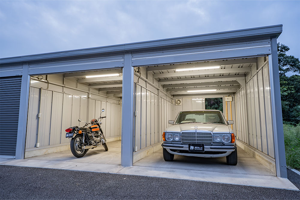 ガレージに駐車したW123