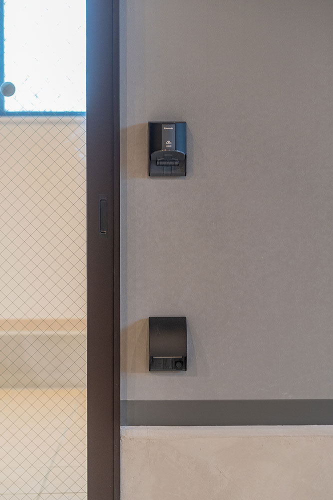 EV充電用200V電源と100Vコンセント