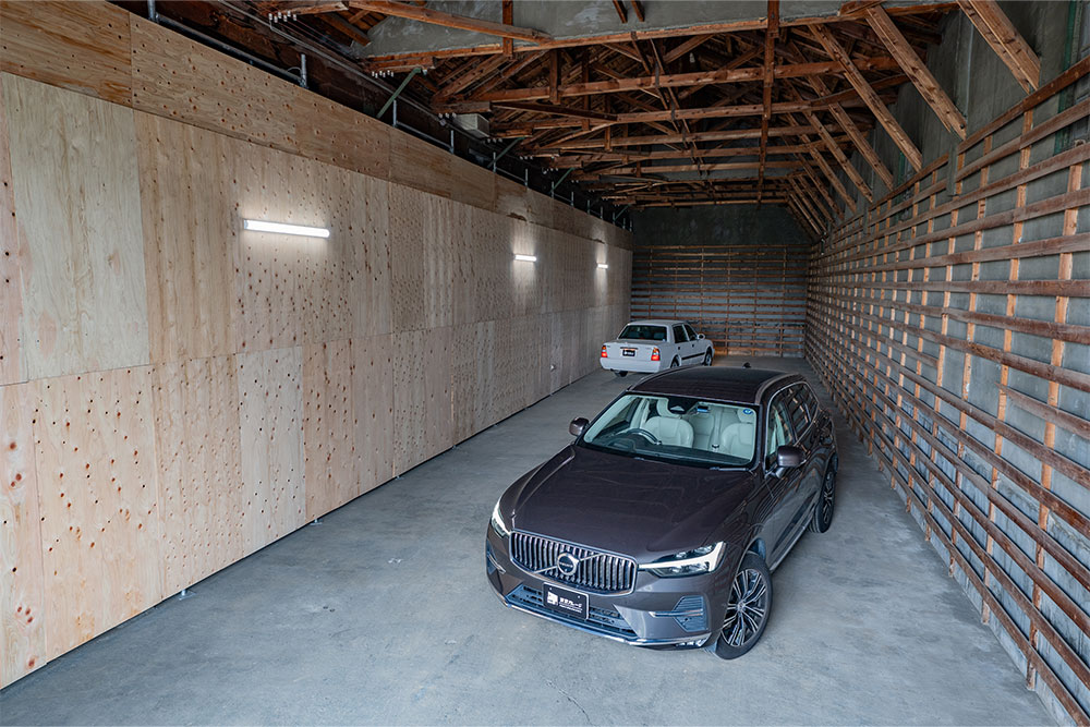 群馬県太田市尾島町の貸しガレージとVOLVO_XC60&トヨタ_コンフォート