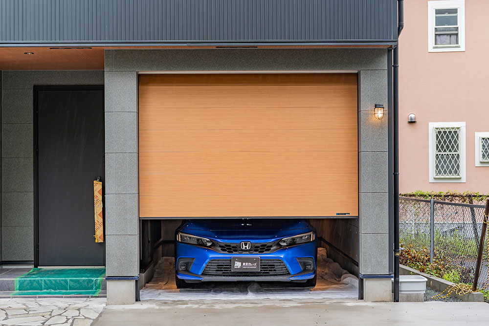 ガレージに駐車したFLシビック