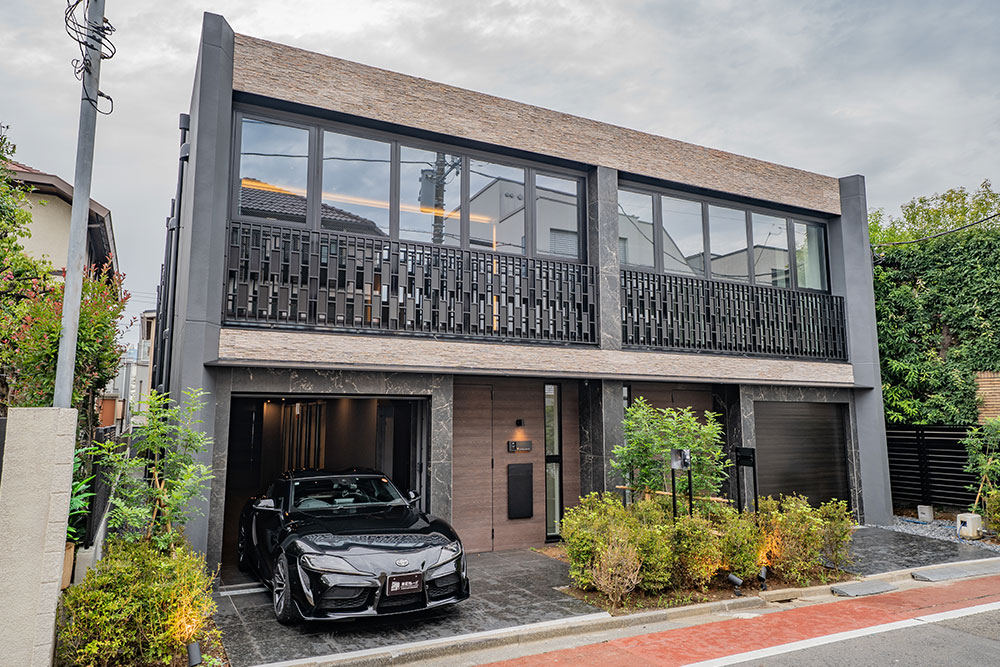 東京都品川区旗の台6丁目の賃貸ガレージハウス「The Residence旗の台」とスープラ(A90)