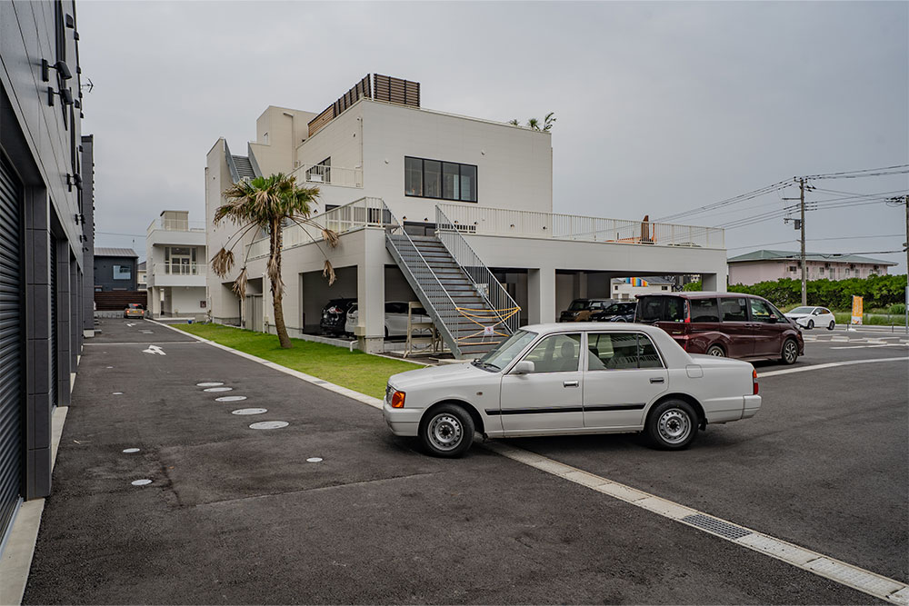 ガレージ前の車路