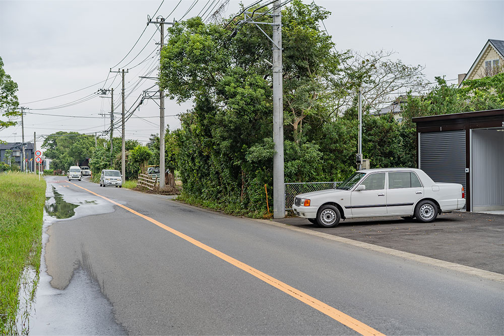 見通しの良い前面道路は幅員約6.8m