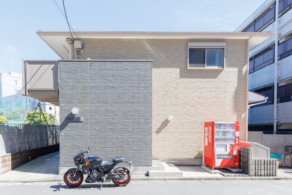 建物外観とSUZUKI_GSX-8TT