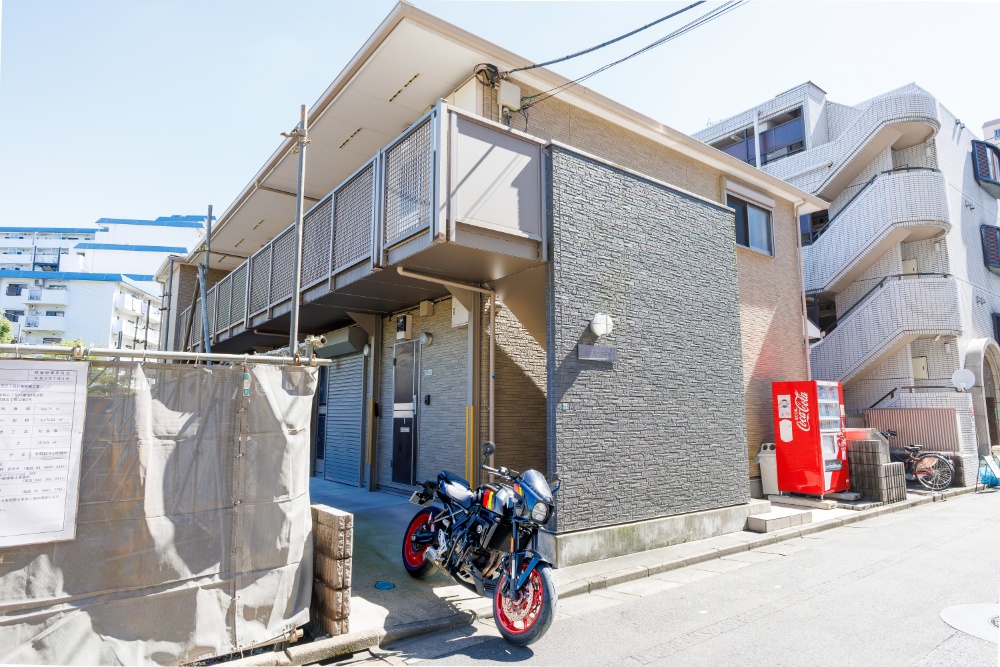 建物外観とSUZUKI_GSX-8TT