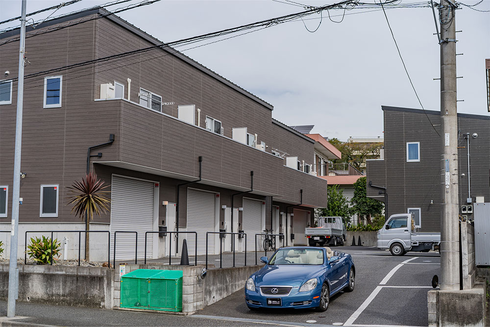 神奈川県相模原市緑区下九沢の賃貸ガレージハウス「GARAGE7」とSC430