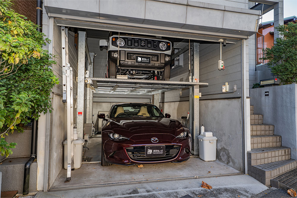 ガレージに駐車したNDロードスター&ジムニー