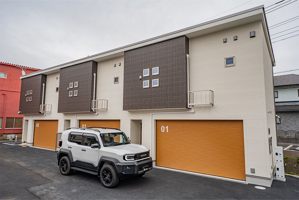 埼玉県草加市稲荷5丁目の賃貸ガレージハウス「グランガレージ草加」とランドクルーザーFJ