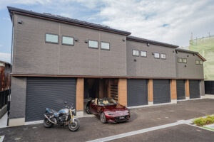 住友林業施工、街道沿いの機動力とプライバシーを両立した6戸｜立川市